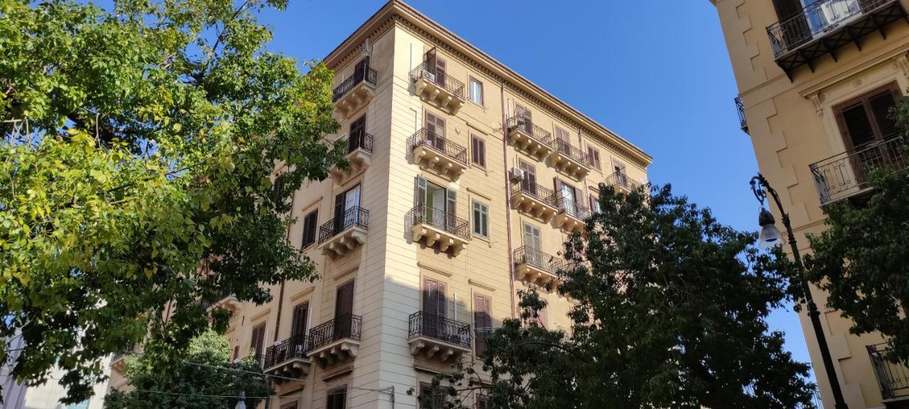 Hotel Politeamari à Palerme Extérieur photo